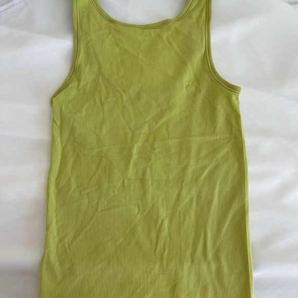 Lululemon Tank 2 ways - Picture 4 of 5